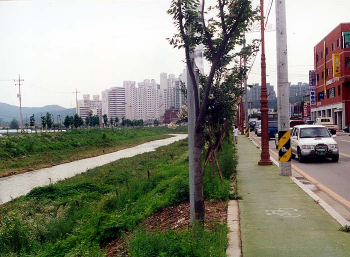 덕풍천 변 자전거도로 조성모습