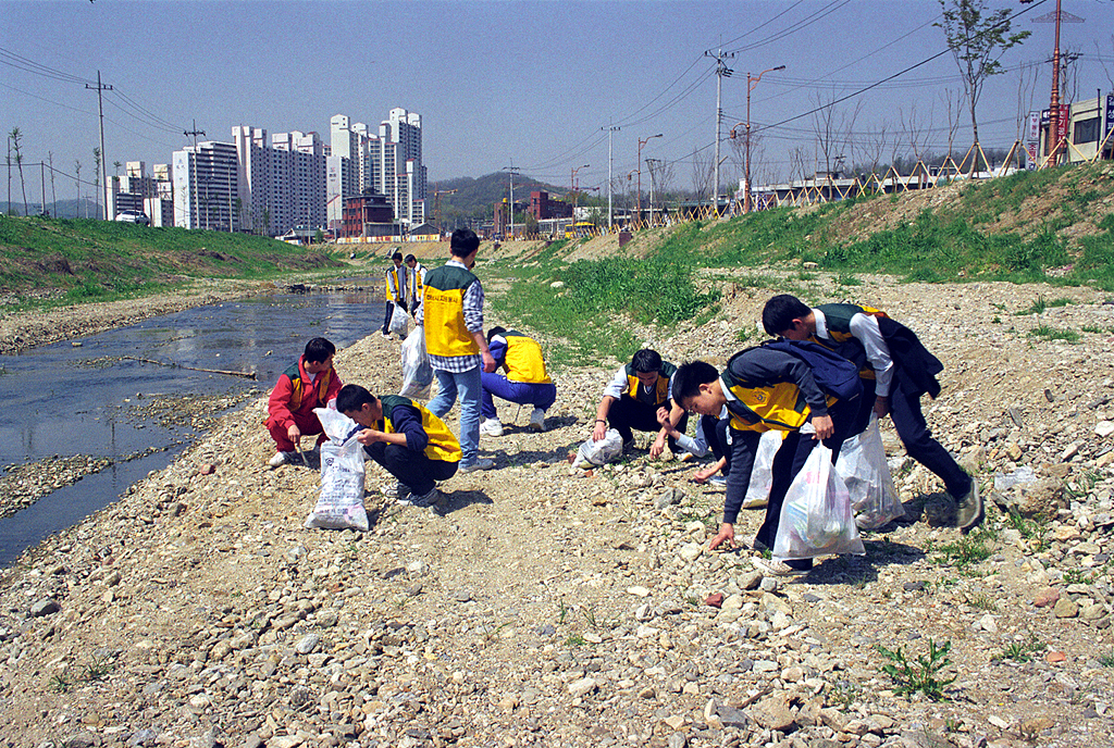 덕풍천변 학생 자원봉사