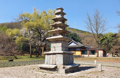 春宫里5层石塔(宝物)