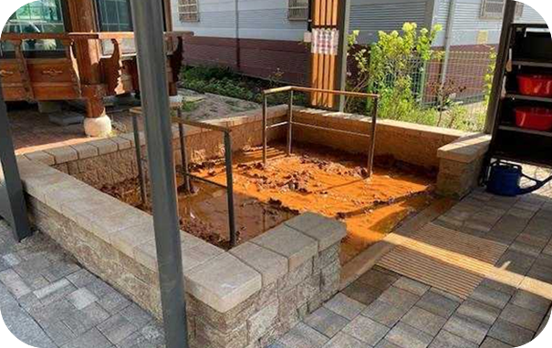 하산곡동 보호수 옆 황토족탕